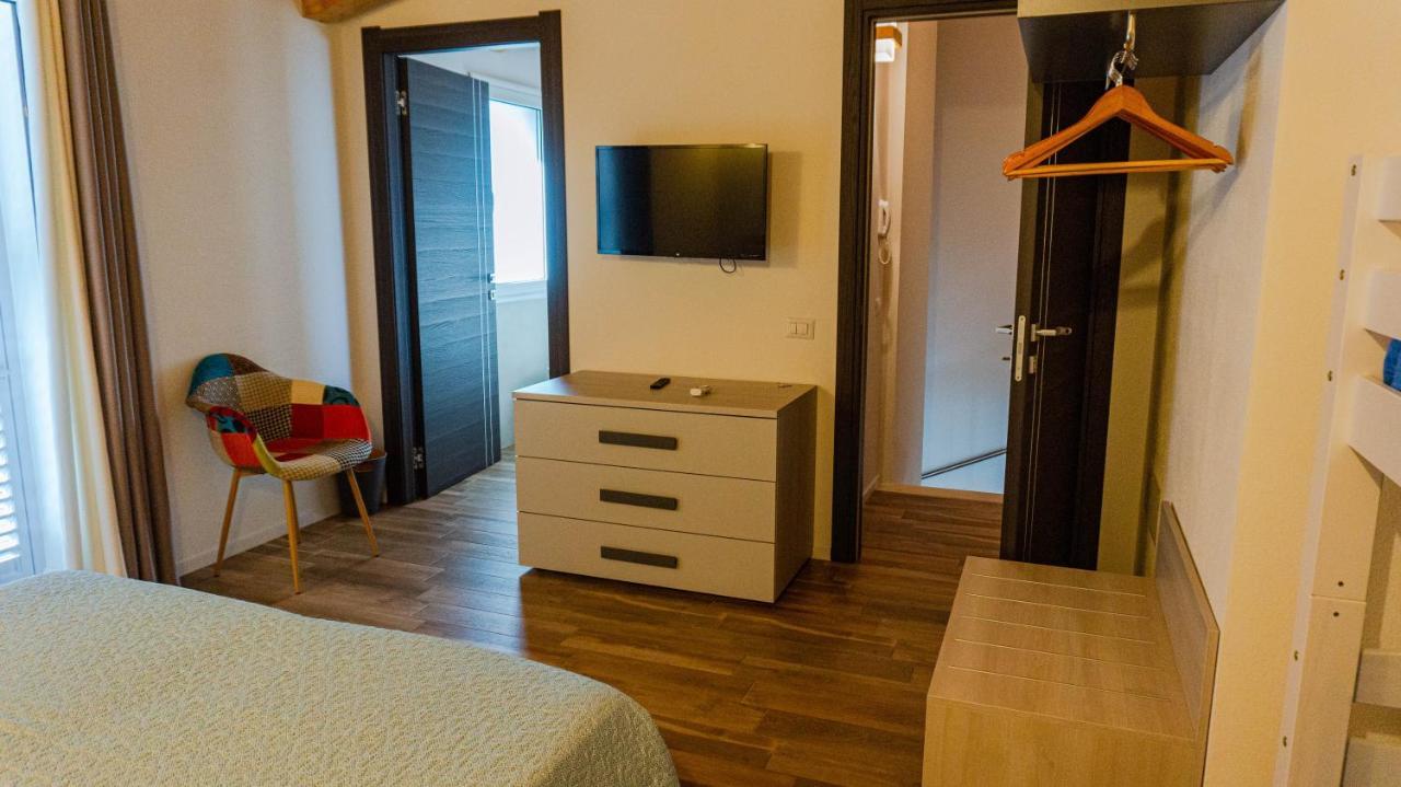 B&B Montrabu Capoterra Dış mekan fotoğraf